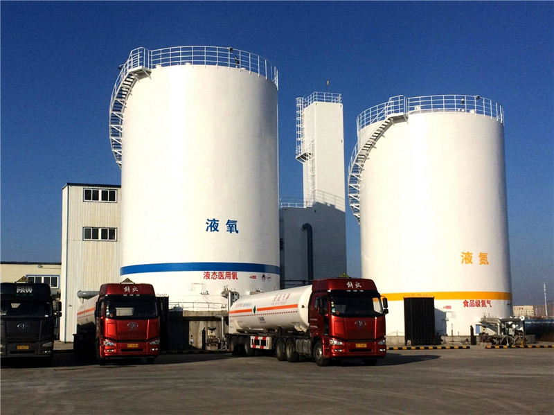 液氧罐配有無線差壓式液位午夜香蕉视频，無線浮子液位開關和無線溫度午夜香蕉视频